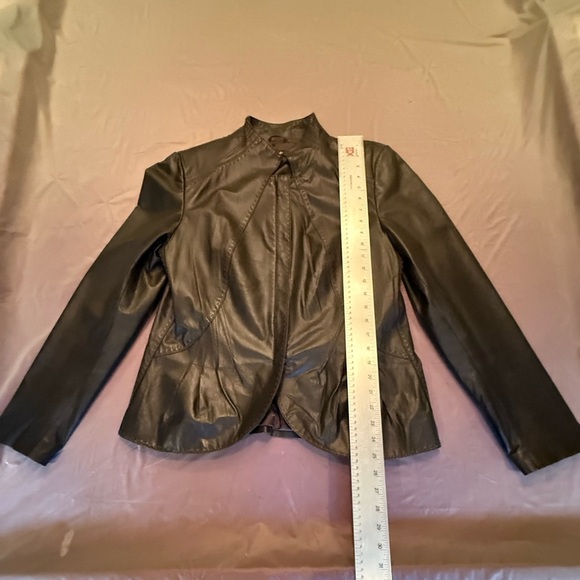 Tahari Olive Green Women's Leather Jacket Size Large MSRP $348 - Picture 8 of 11